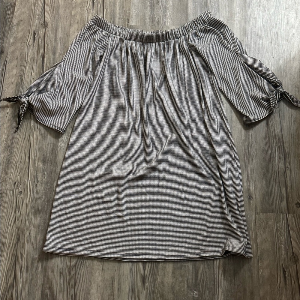 Soprano Gray blouse EUC